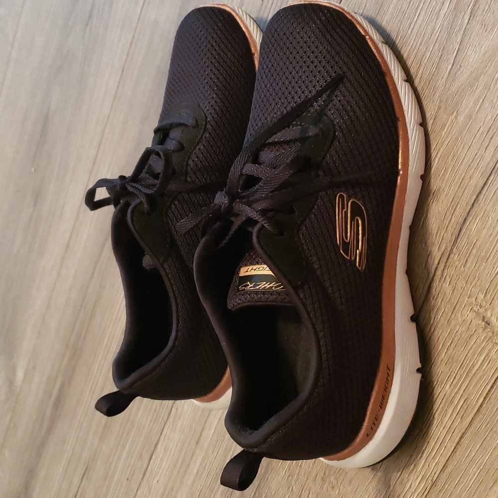 Skechers Lite Weight tennis shoes